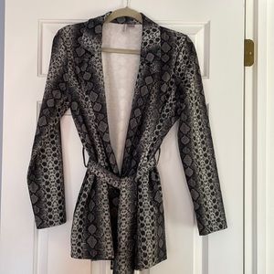 Divided by H &M. Belted open jacket with side pockets